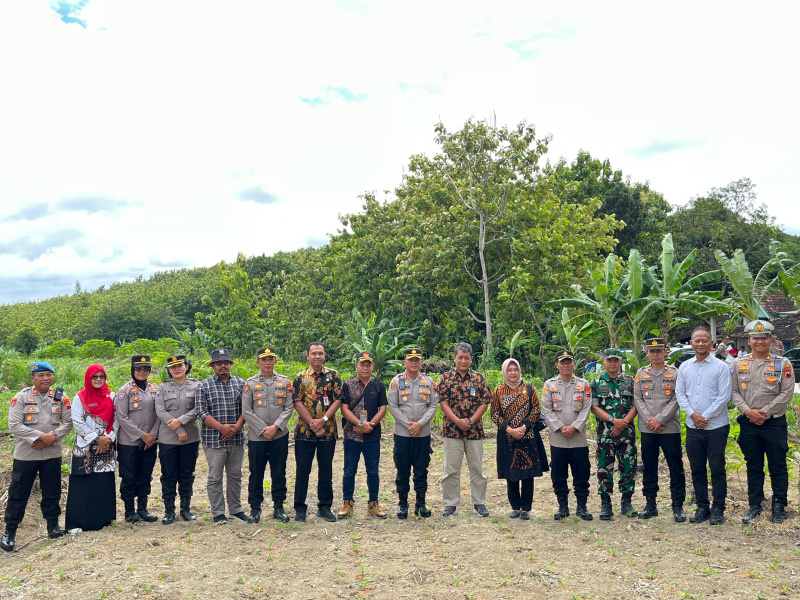 Polres Sragen bersama KPH Telawa dan DKP3 Sragen menyiapkan lahan seluas 15,8 hektar, sebagai dukungan untuk program swasembada pangan