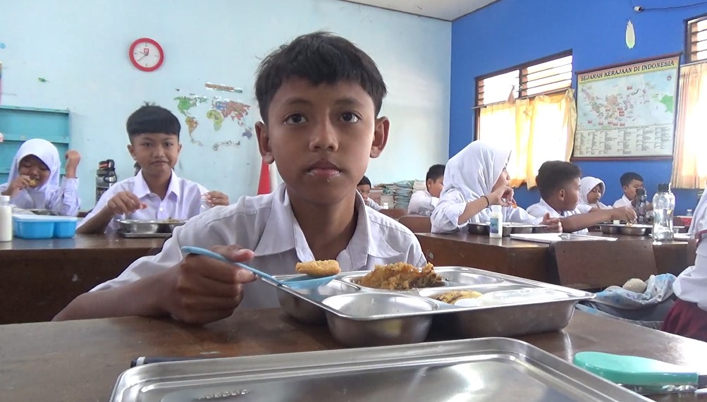 Presiden minta maaf belum semua anak mendapat makan bergizi gratis