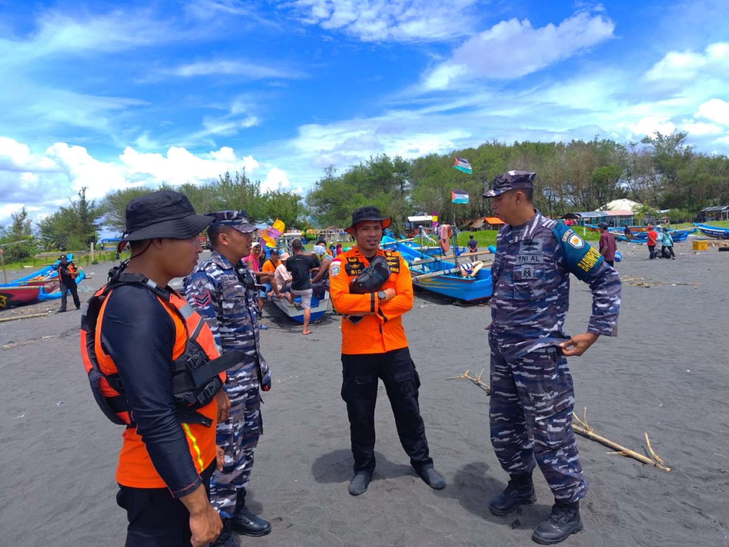 Perahu Nelayan Dihantam Ombak, Satu Meninggal, Satu Hilang