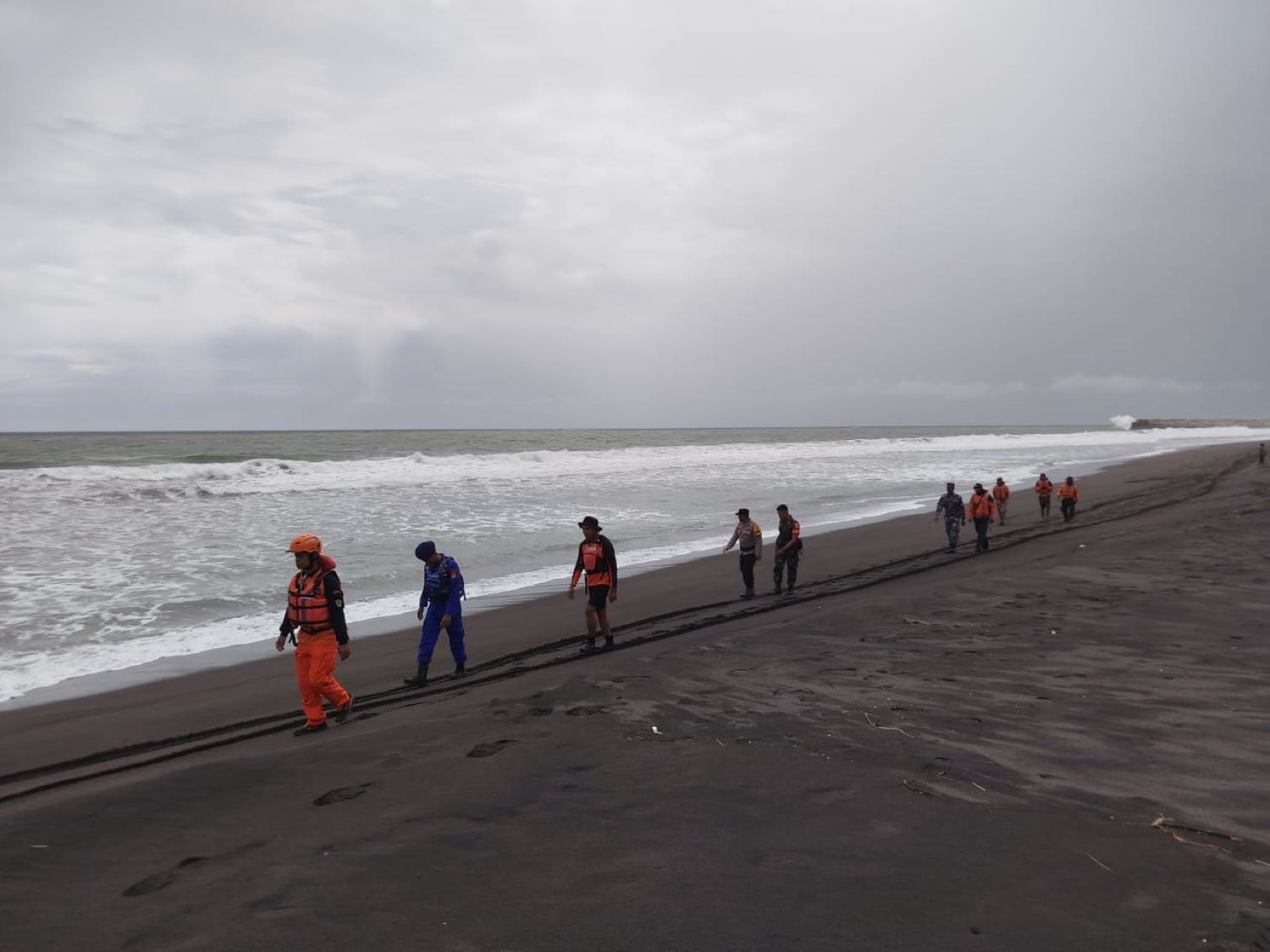 Korban Perahu Nelayan Terbalik belum Ditemukan