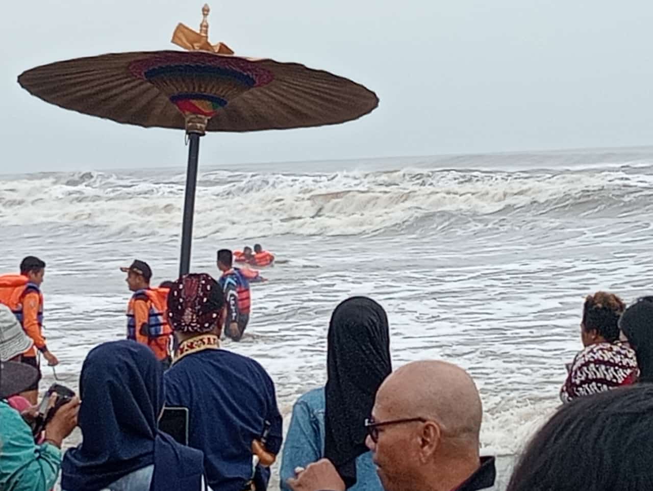 Penting! Mengenal Tanda-tanda Rip Current di Pantai