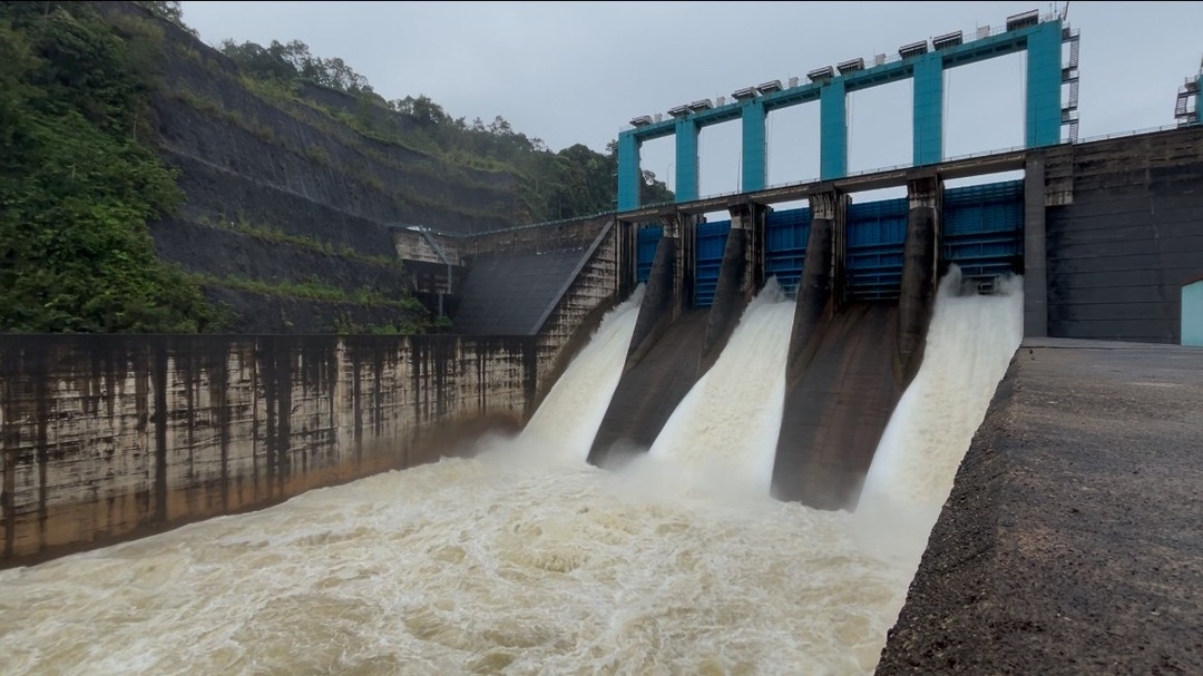 PLN Nusantara Power ULPLTA Koto Panjang memutuskan untuk menutup 3 pintu x 50 cm pada Jumat (24/1) besok sehingga hanya menjadi 2 x 50 cm.