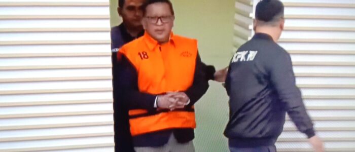 KPK resmi menahan Sekjen PDI Perjuangan Hasto Kristiyanto sebagai tersangka kasus dugaan suap dan perintangan penyidikan Harun Masiku.