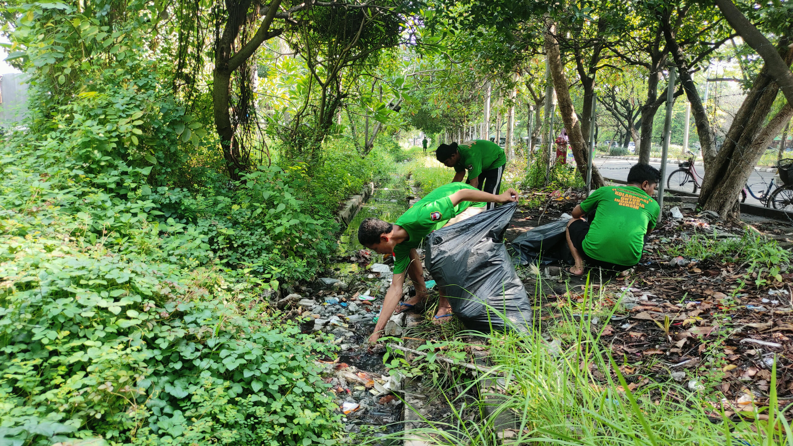 HPSN selalu diperingati setiap 21 Februari. Namun ironisnya di tengah jantung Kota Sidoarjo, masih ditemukan banyak sampah plastik.