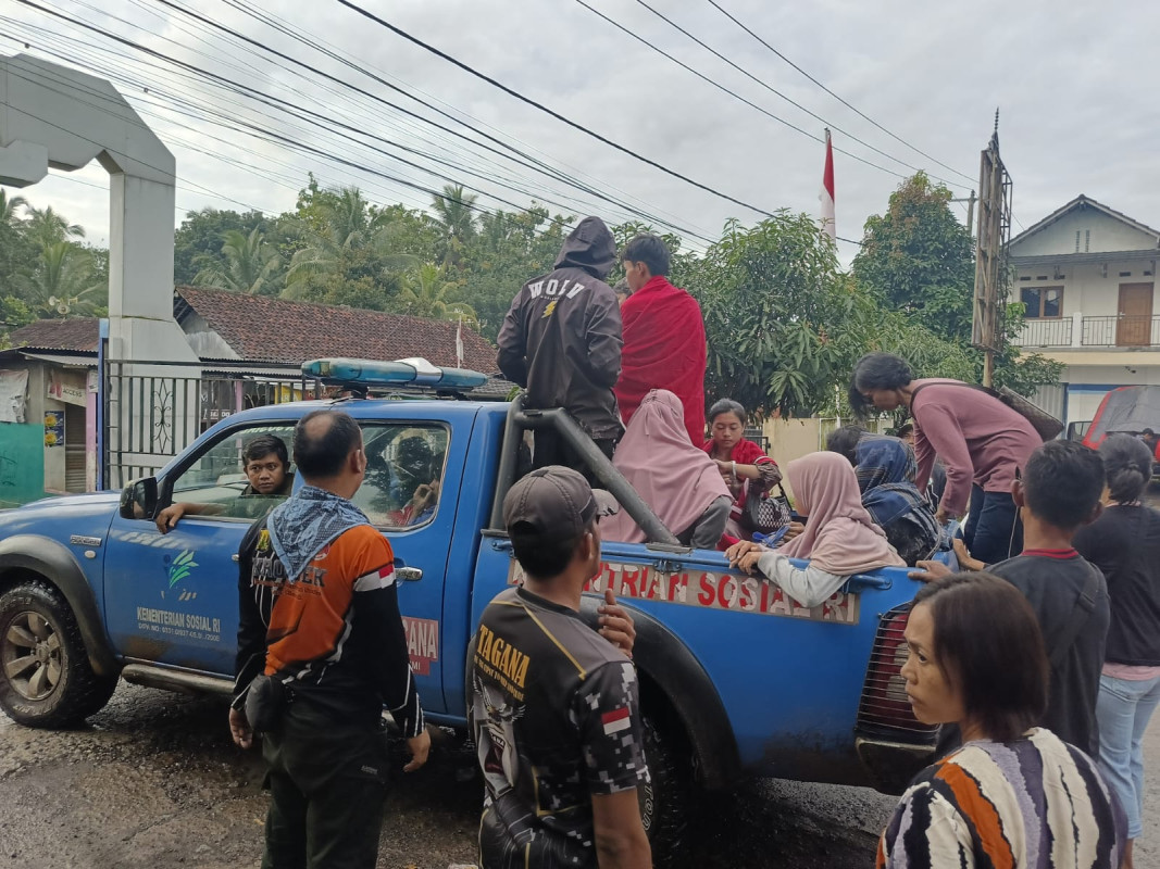 banjir di kabupaten sukabumi menyebabkan 405 orang mengungsi