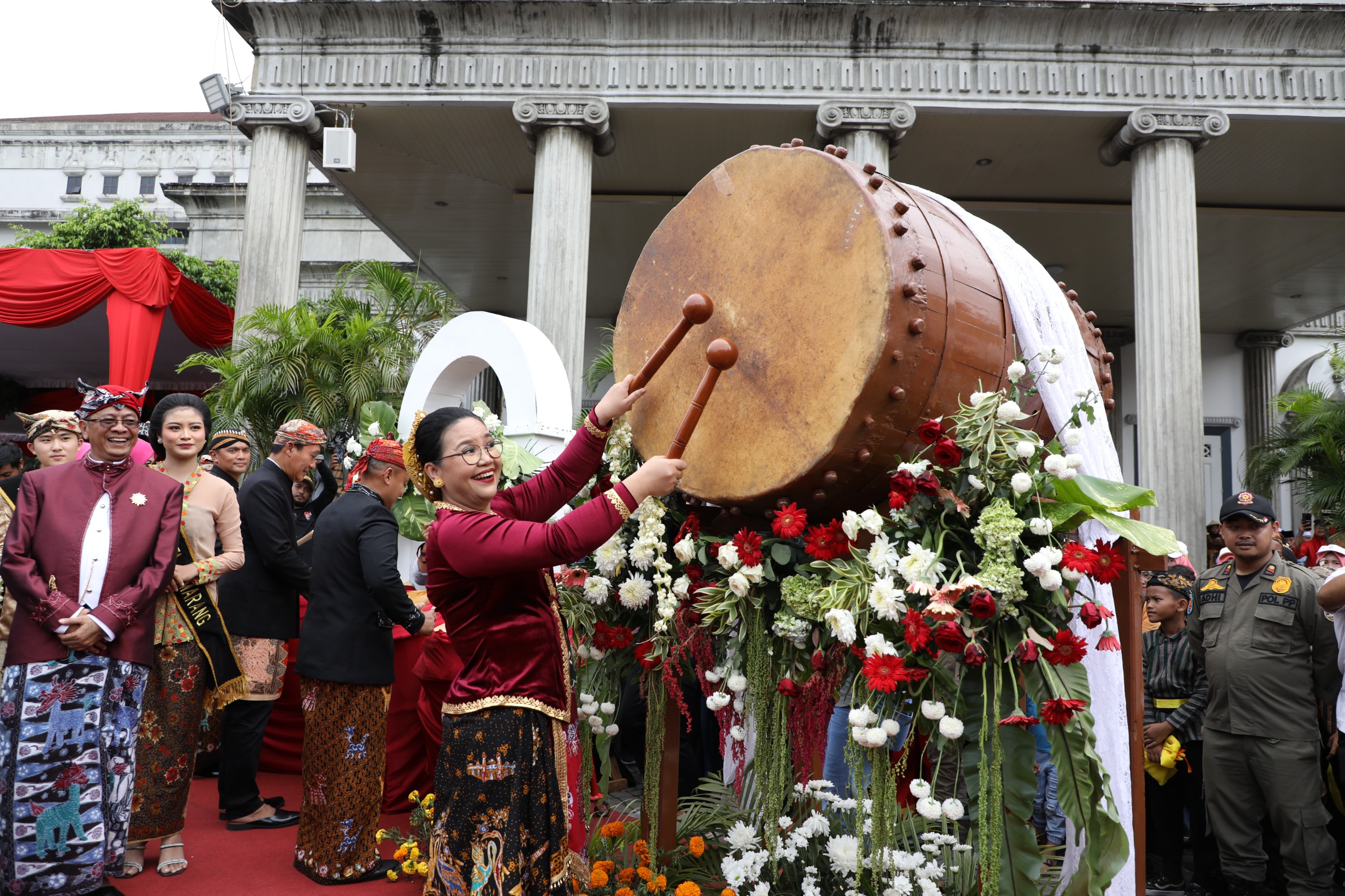 Ribuan Warga Semarang Ramaikan Dugderan