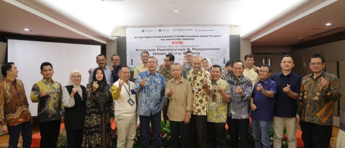 PEMERINTAH Provinsi Jateng terus berupaya secara bertahap membangun rumah layak huni bagi masyarakat dengan tingkat ekonomi lemah.