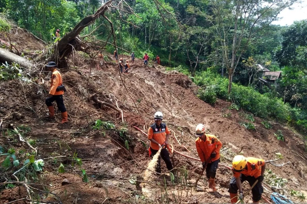 lima orang meninggal dan empat orang masih dicari dampak bencana di sukabumi