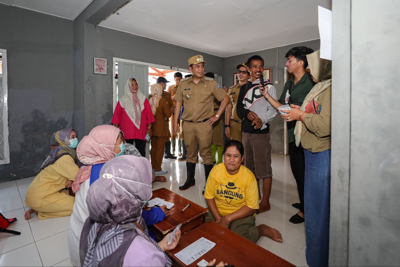 banjir di derwati belum surut, banyak warga mulai terserang penyakit