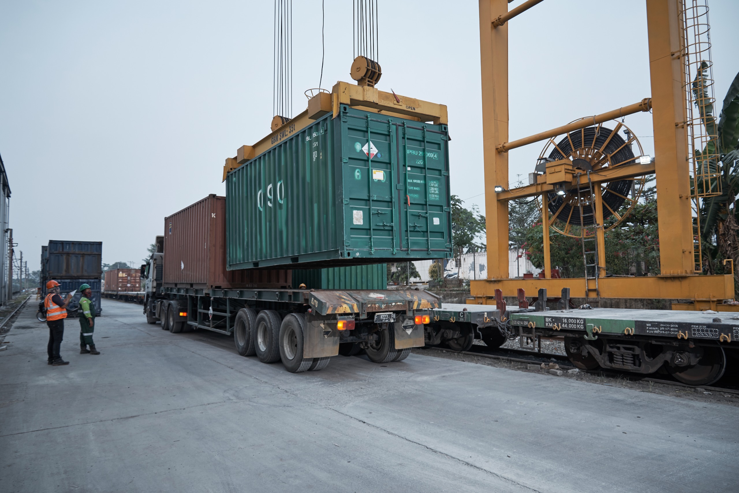 Layanan Angkutan Limbah B3  KAI Logistik Meningkat