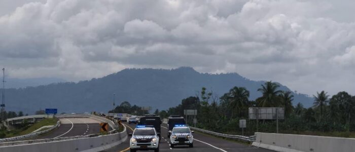PT Hutama Karya akan mengoperasikan secara fungsional 3 ruas Jalan Tol Trans Sumatra (JTTS) mulai 24 Maret hingga 10 April 2025, setiap hari pada pukul 08.00 – 17.00 WIB.