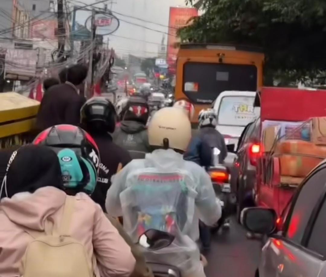 Banjir Melanda, Pengendara Menderita