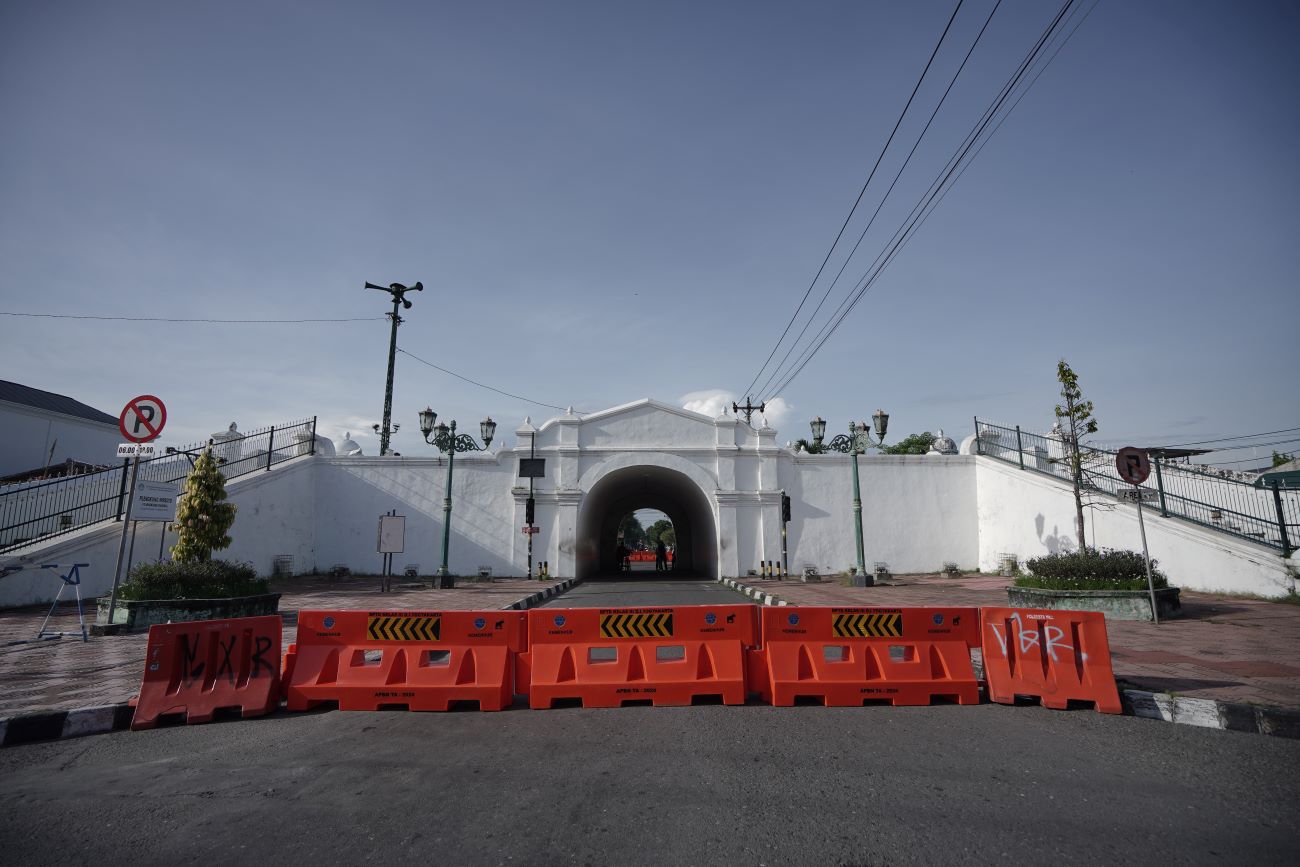 PLENGKUNG Nirbaya atau Plengkung Gading yang menghubungkan Kraton Yogyakarta dengan permukiman di sebelah selatan Kraton resmi ditutup.