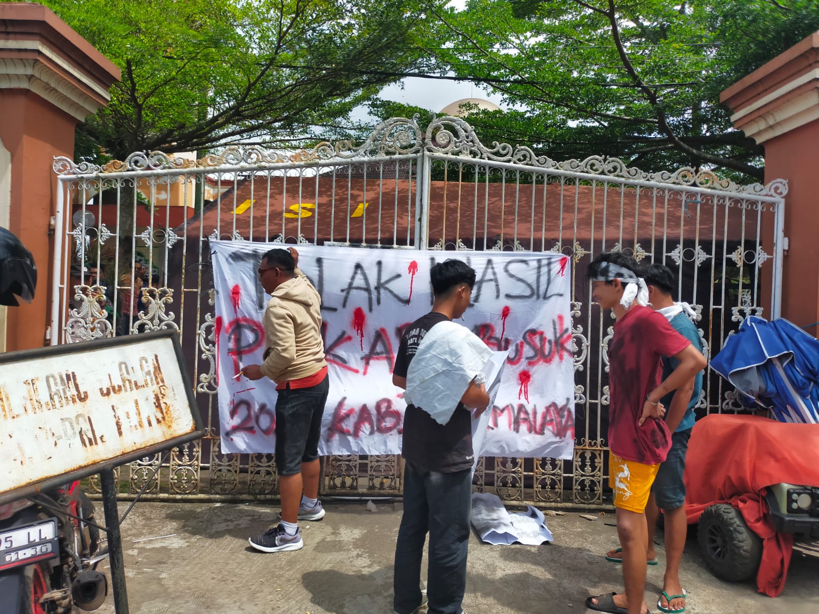 Tuding tidak Demokratis, Massa Tolak Hasil PSU Tasikmalaya