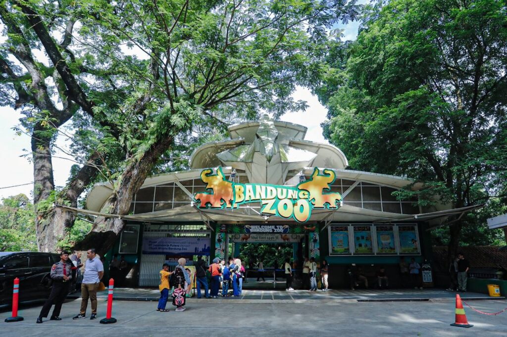 JANJI Pemerintah Kota Bandung Jawa Barat untuk menertibkan parkir liar dengan membentuk satgas anti-premanisme tidak terbukti.