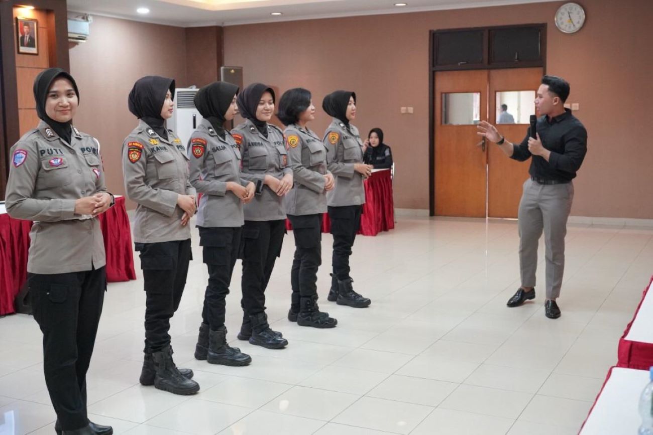 Humas Polda DIY Latih Kemampuan para Presenter
