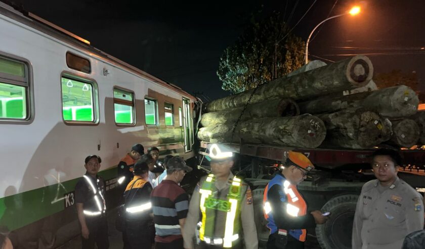 KA Commuter Line Tertemper Truk, Asisten Masinis Meninggal