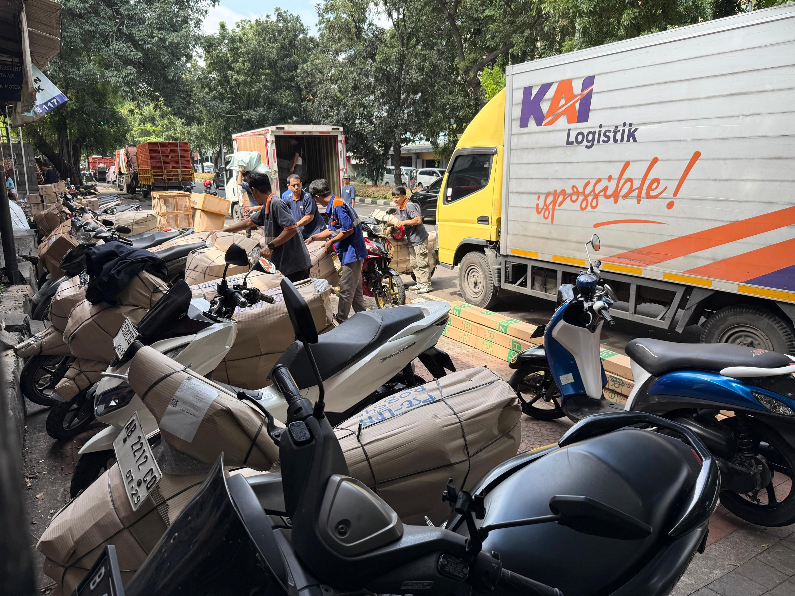 KAI Logistik Catat Pengiriman Motor dan Hewan Peliharaan Meningkat