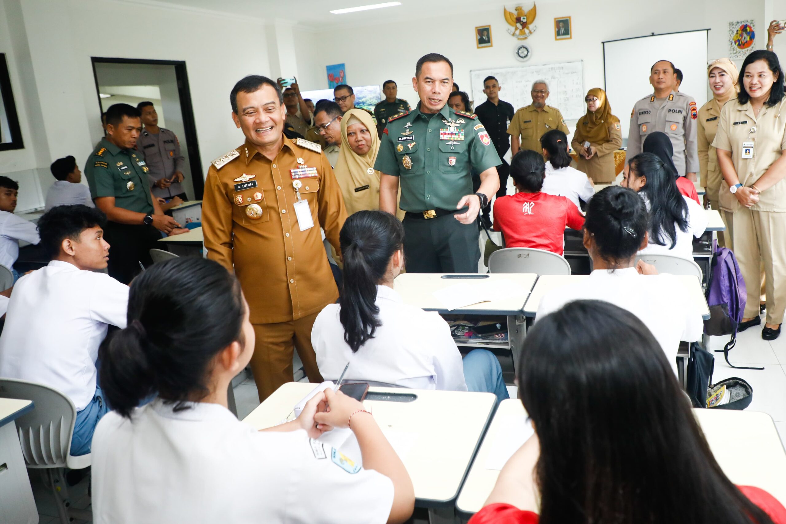 100 Hari Kerja, Gubernur Jateng Buka Sekolah Kemitraan