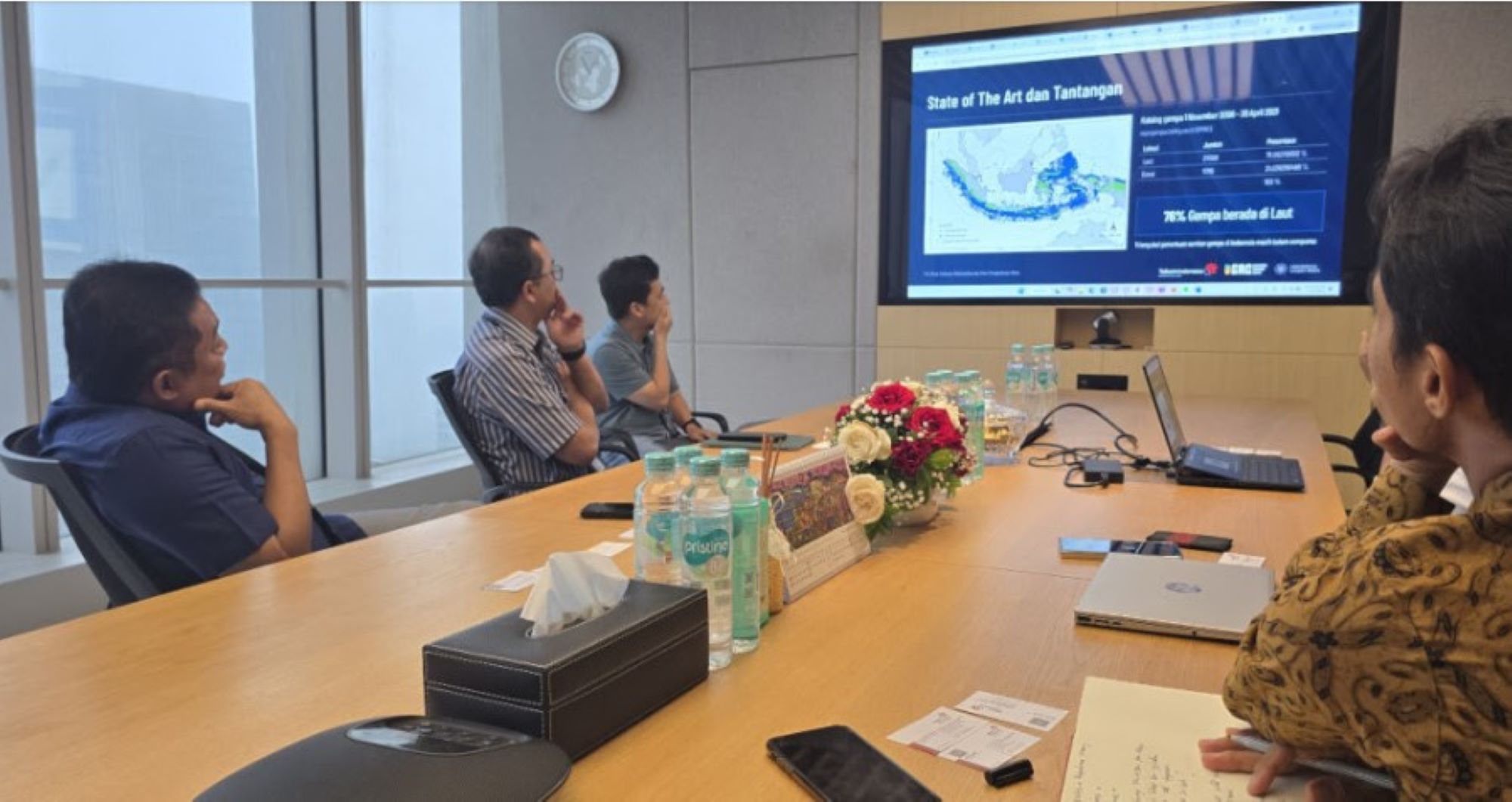 sistem peringatan dini gempa bumi dibangun oleh UGM dan Telkom