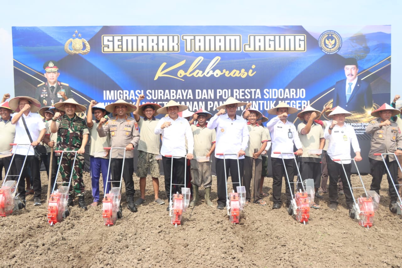 Aksi tanam jagung di atas lahan seluas 10 hektare tersebut untuk mendukung program ketahanan pangan yang dicanangkan Presiden Prabowo