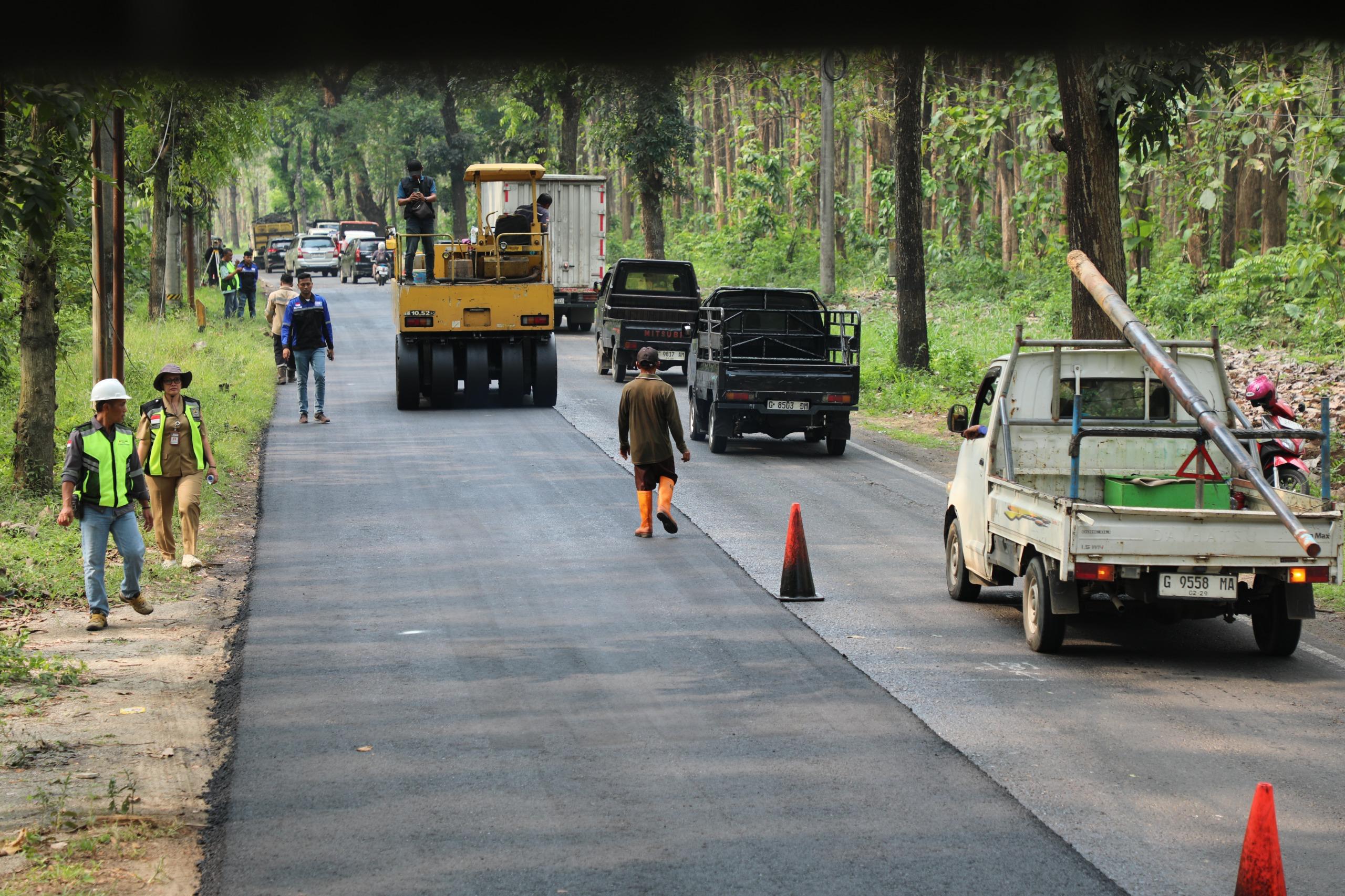 Jalan Pemalang-Bantarbolang Kini Mulus, Warga Bahagia