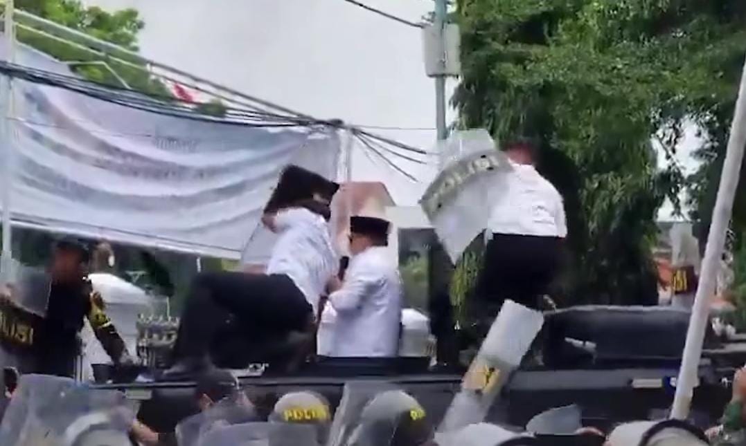 Demo Warga  Pati Berujung Ricuh, Bupati Sudewo Dievakuasi