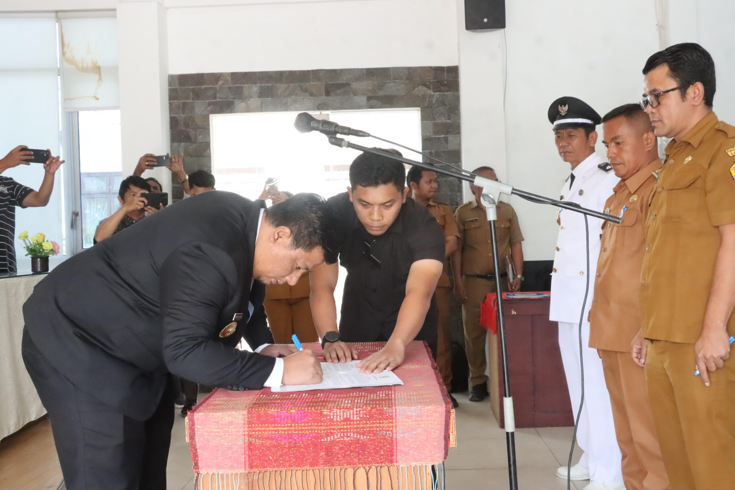 Bupati Samosir Minta Kepala Desa Tingkatkan Pelayanan