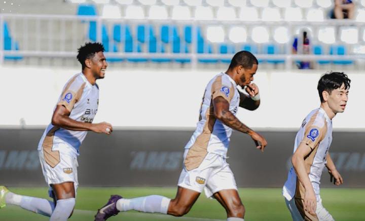 Takluk dari Dewa United di Kandang sendiri, Pelatih Arema Lakukan Evaluasi