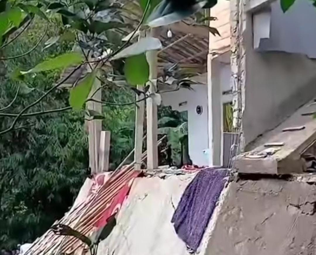 Puluhan Orang Jadi Korban saat Bangunan Majelis Taklim Ambruk