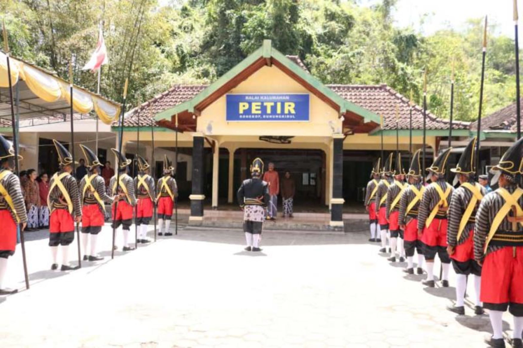 Karenanya UNY bersama masyarakat melakukan pemetaan potensi dan sumber daya wilayah guna merancang strategi ketahanan yang berkelanjutan.