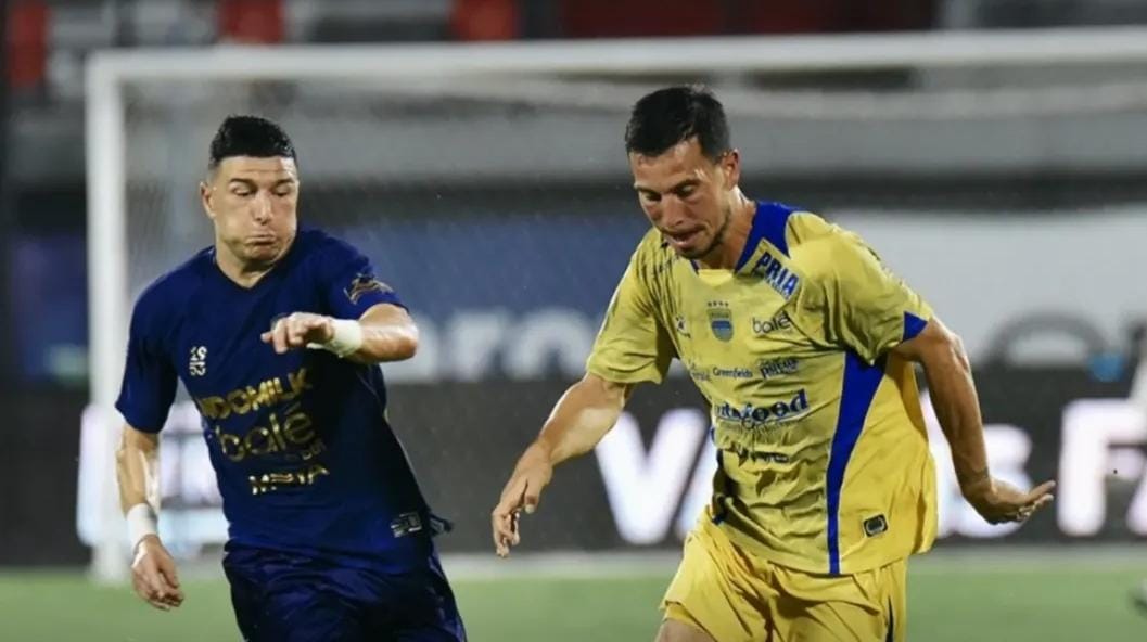 Persita Paksa Persib Bertekuk Lutut di Pulau Dewata