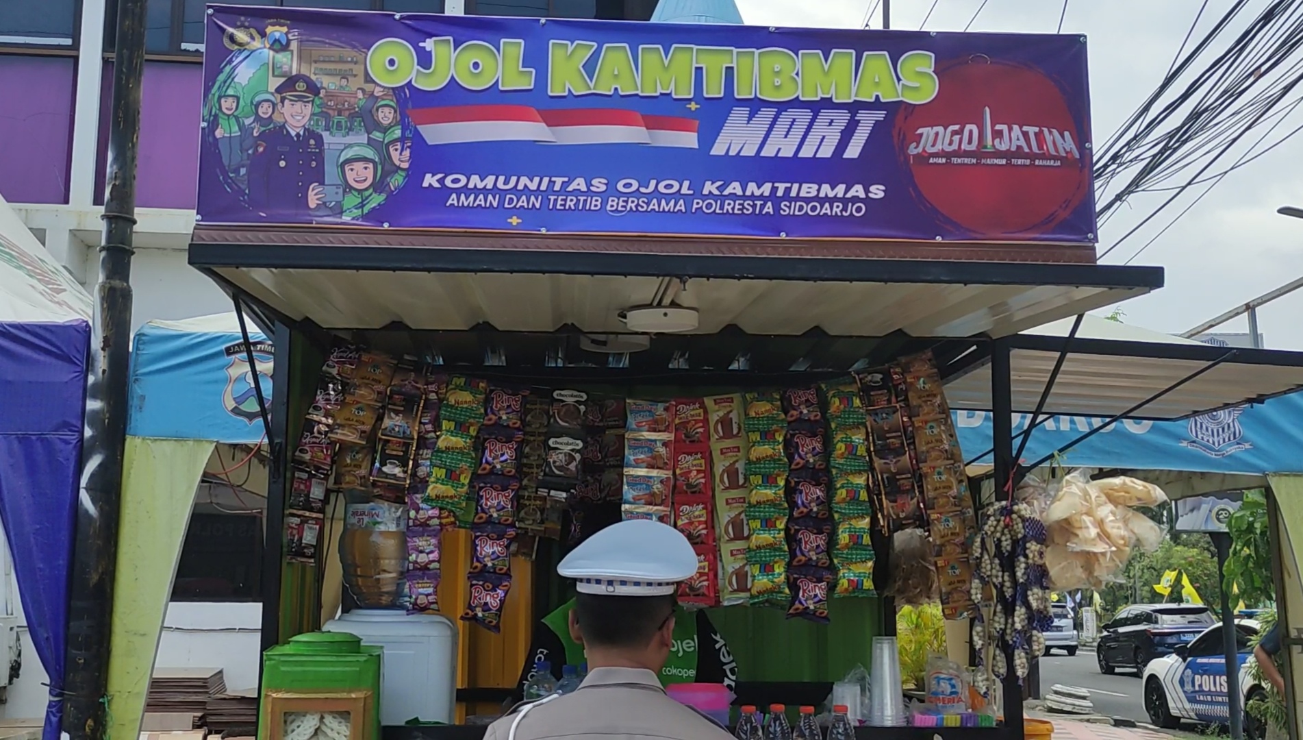 Polisi dan Ojol Bersinergi Buka Kedai dan Tempat Tambal Ban