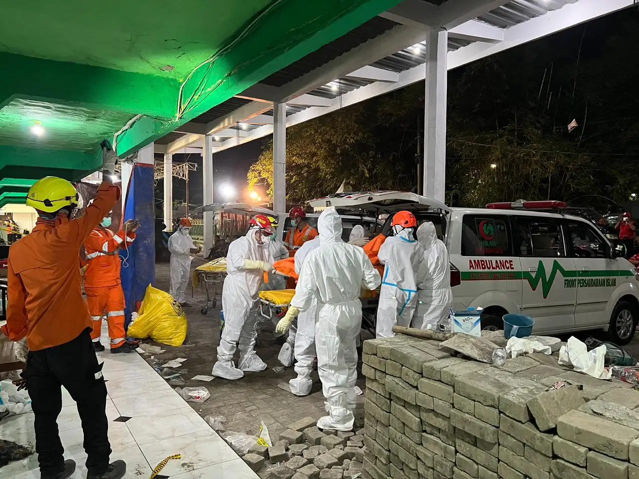 Tim DVI Polda Jatim Identifikasi 50 Korban Ponpes Al Khoziny