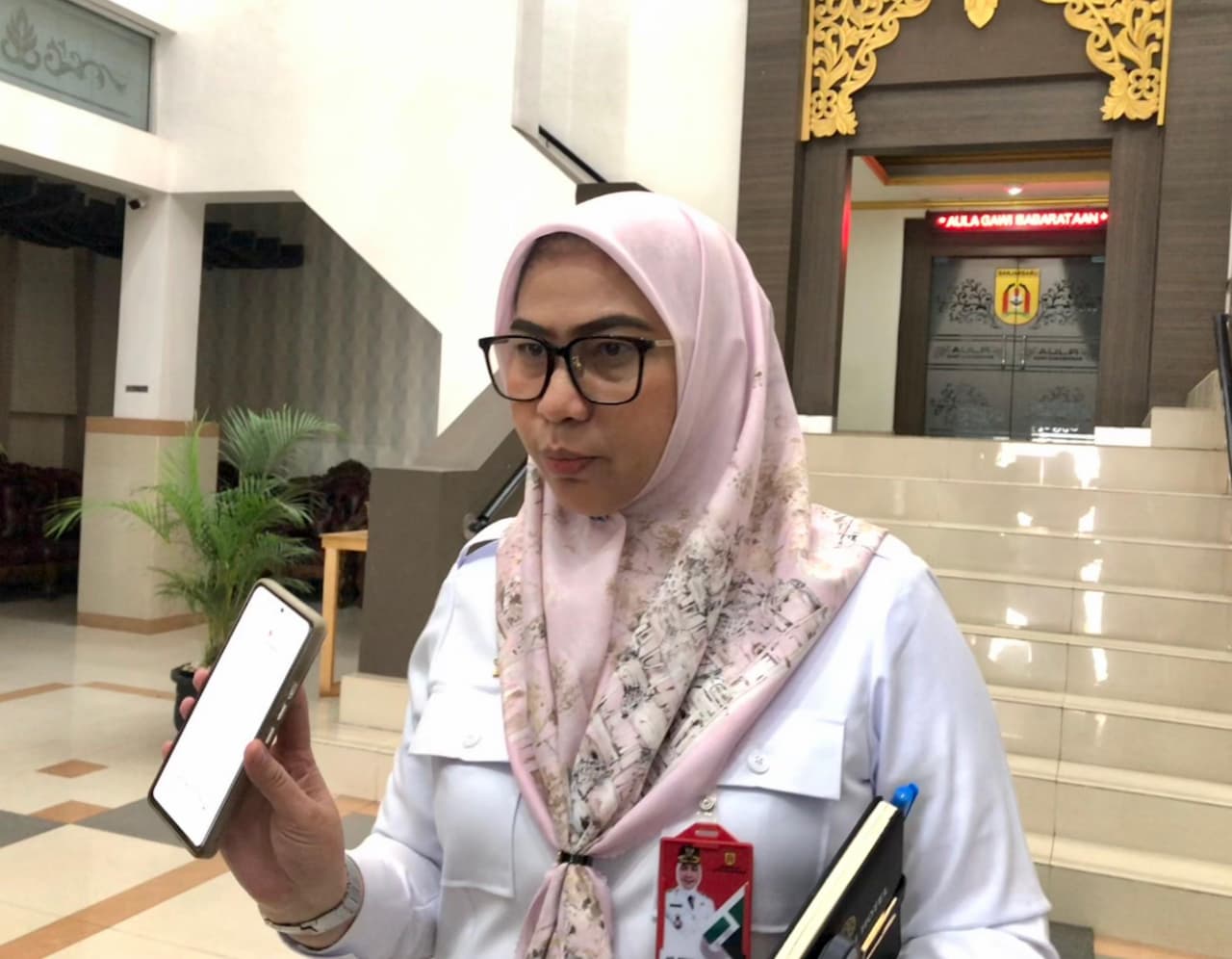 pemkot banjarbaru membantah adanya dana APBD yang mengendap di bank sebesar Ro5,1 triliun.