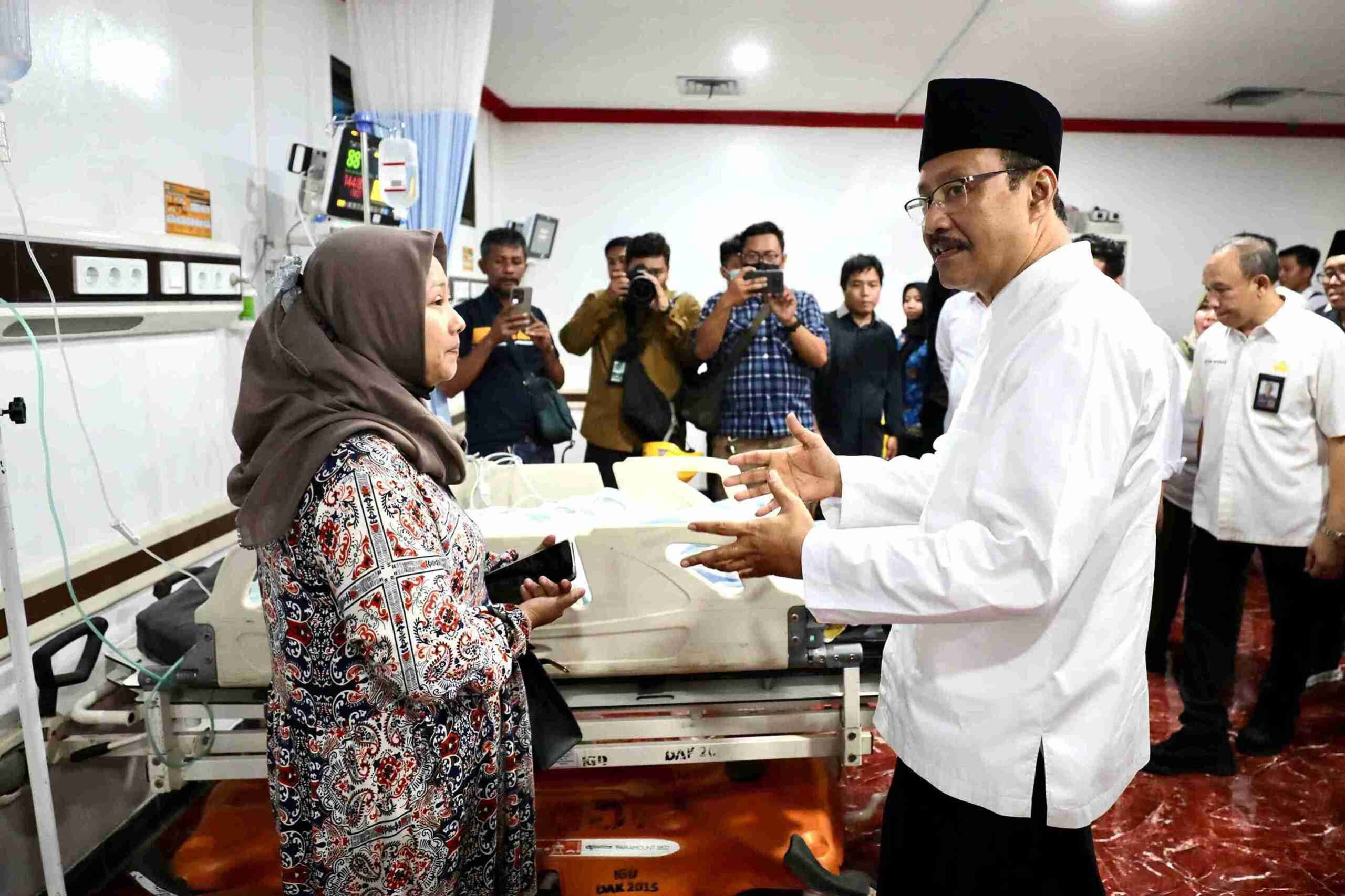 Mensos Jenguk Haical, Santri Bertahan 2 Hari di Reruntuhan