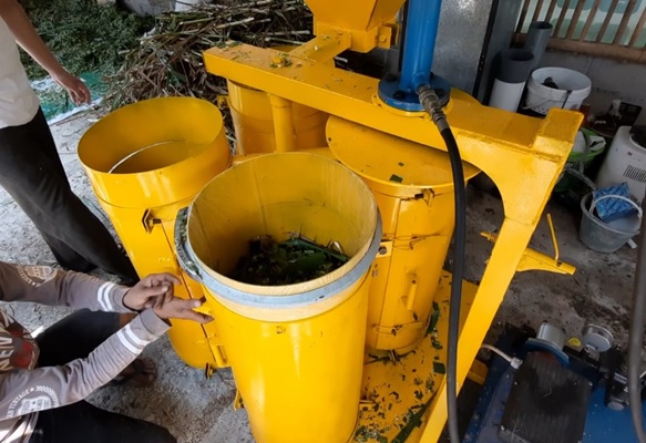 Bantu Peternak, Mahasiswa UGM Ciptakan Mesin Silase Portabel