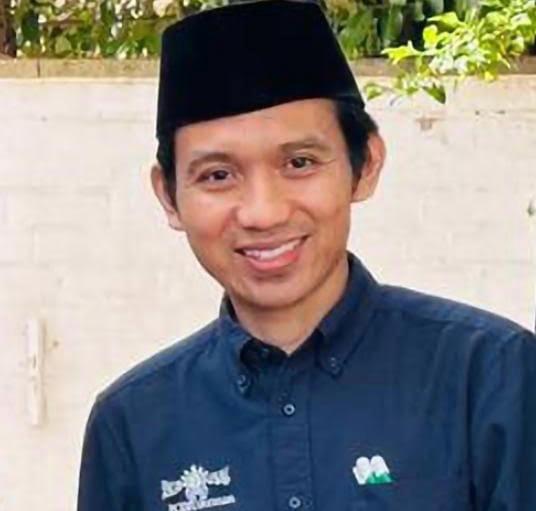 Sarung Batik dan Semangat Tri Sakti Bung Karno