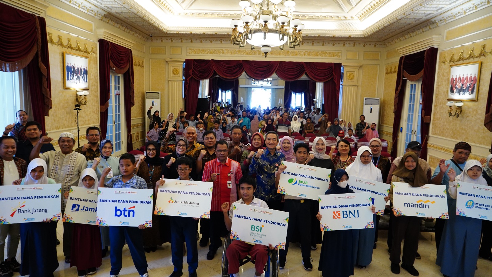 OJK Jateng-FKIJK Salurkan Dana Pendidikan untuk Disabilitas