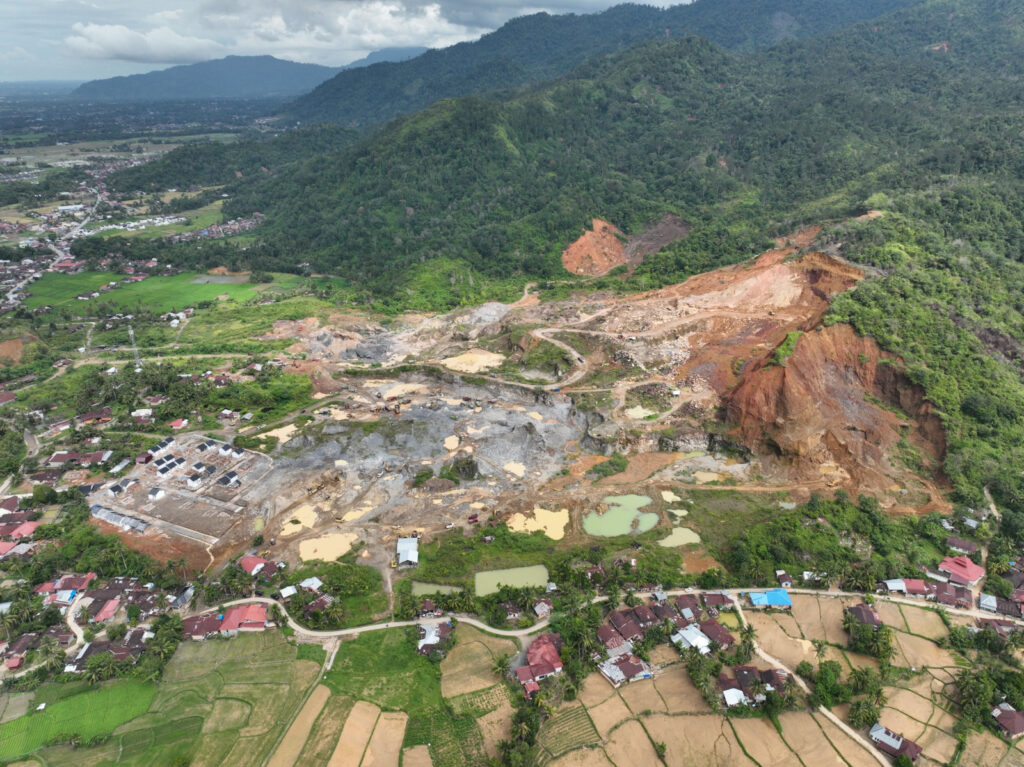 lima perusahaan tambang di sumbar picu banjir