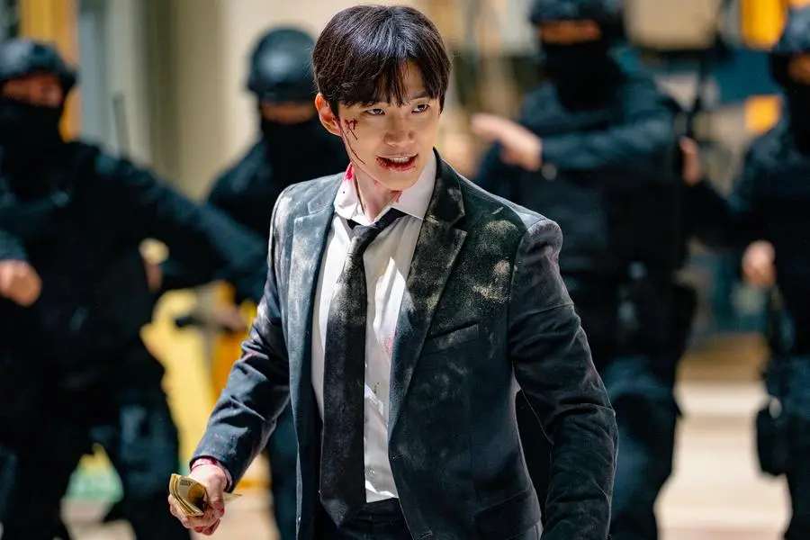 Lee Junho 2PM Jadi Superhero di Drama Netflix “Cashero”