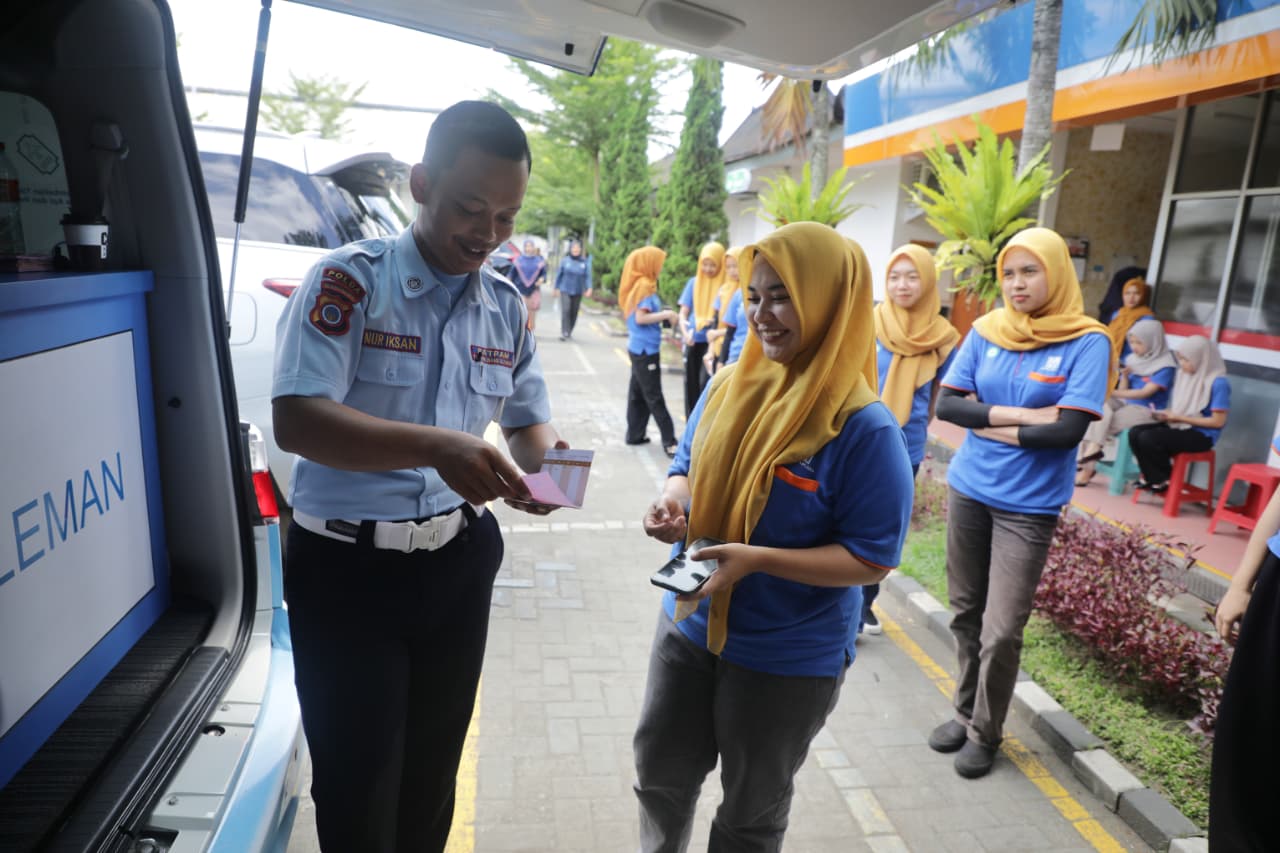 Pemkab Sleman Bagikan BLT DBHCHT untuk Pekerja Rokok