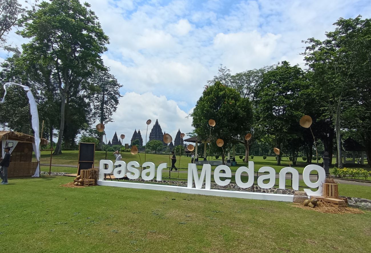 Malam Tahun Baru Candi Prambanan tanpa Kembang Api