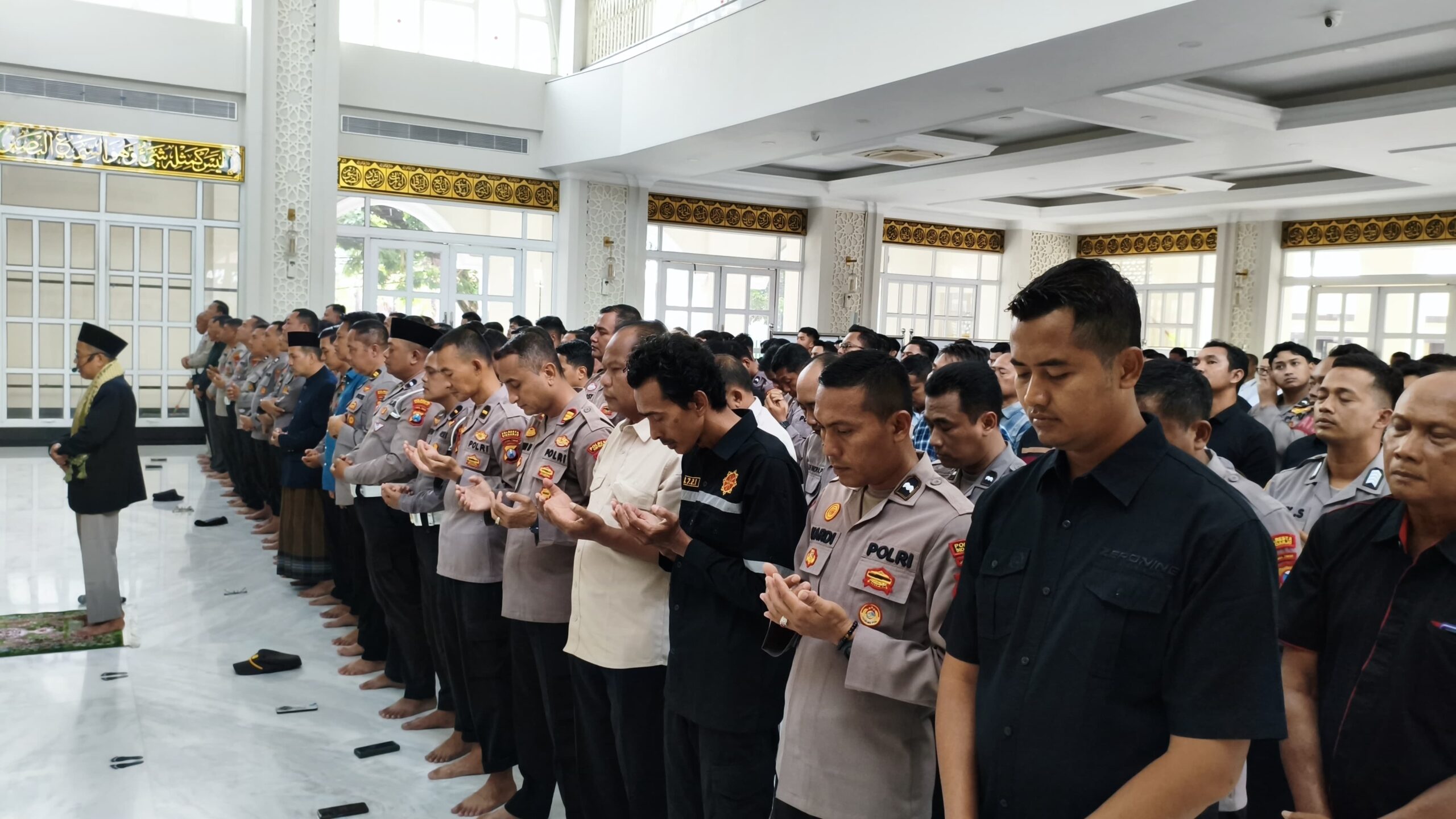 Polresta Sidoarjo Gelar Salat Gaib dan Kirim Bantuan ke Sumatra