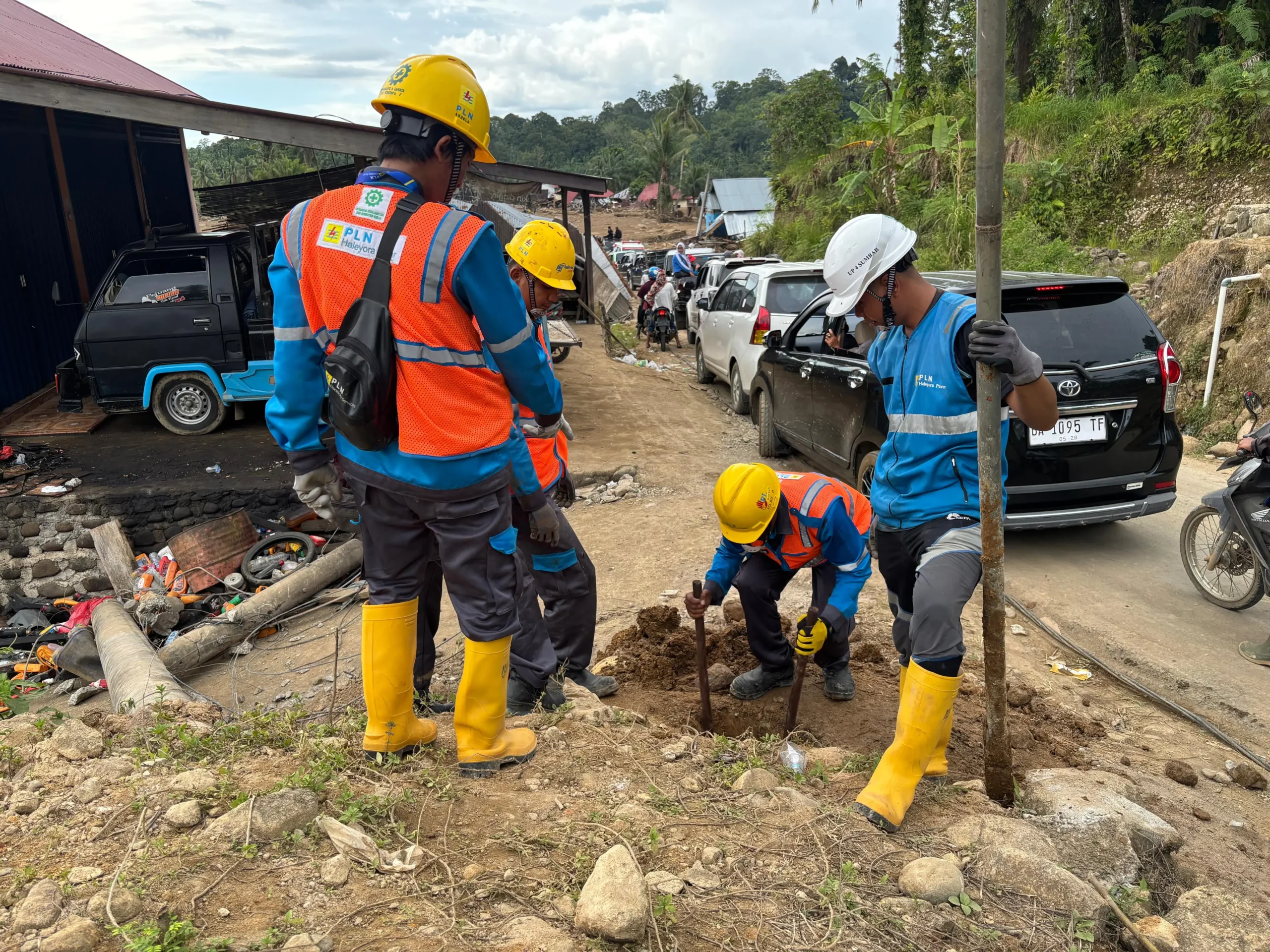 Infrastruktur Listrik Sumbar Pulih 100 Persen