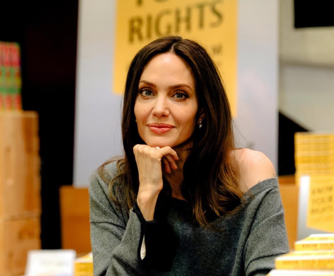 Angelina Jolie Bicara Terbuka soal Mastektomi