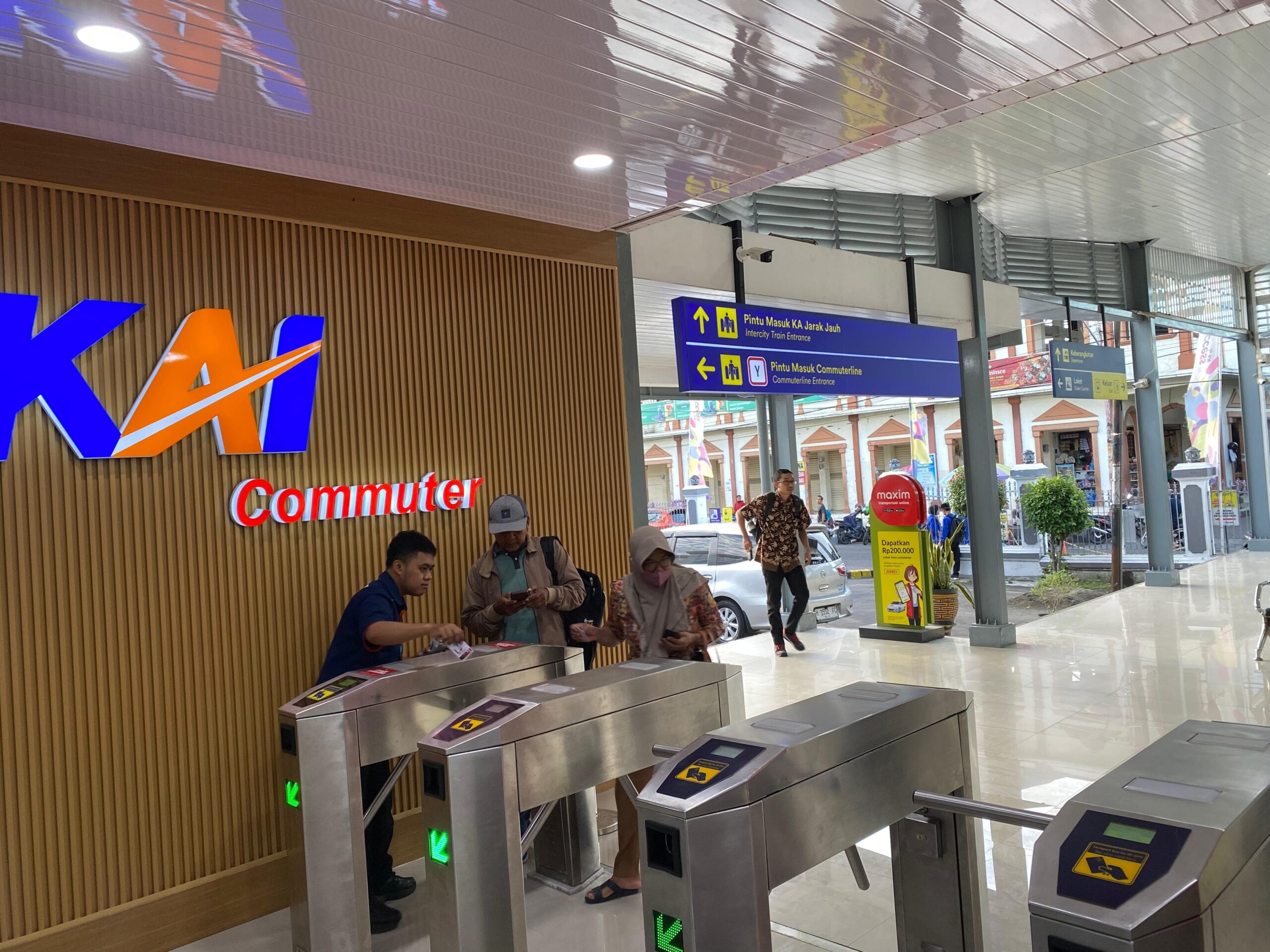 Pengguna Jasa Commuter Line Meningkat Jelang Natal