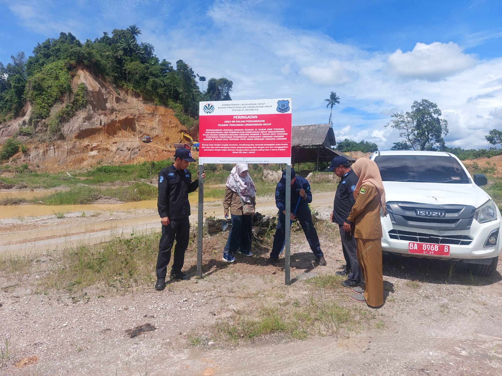 KLH/BPLH Segel Lokasi Tambang Diduga Perburuk Banjir Sumbar