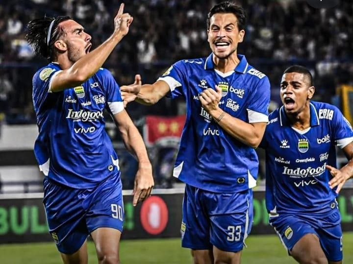 Bekuk PSM, Persib Ambil Tampuk Pimpinan Klasemen