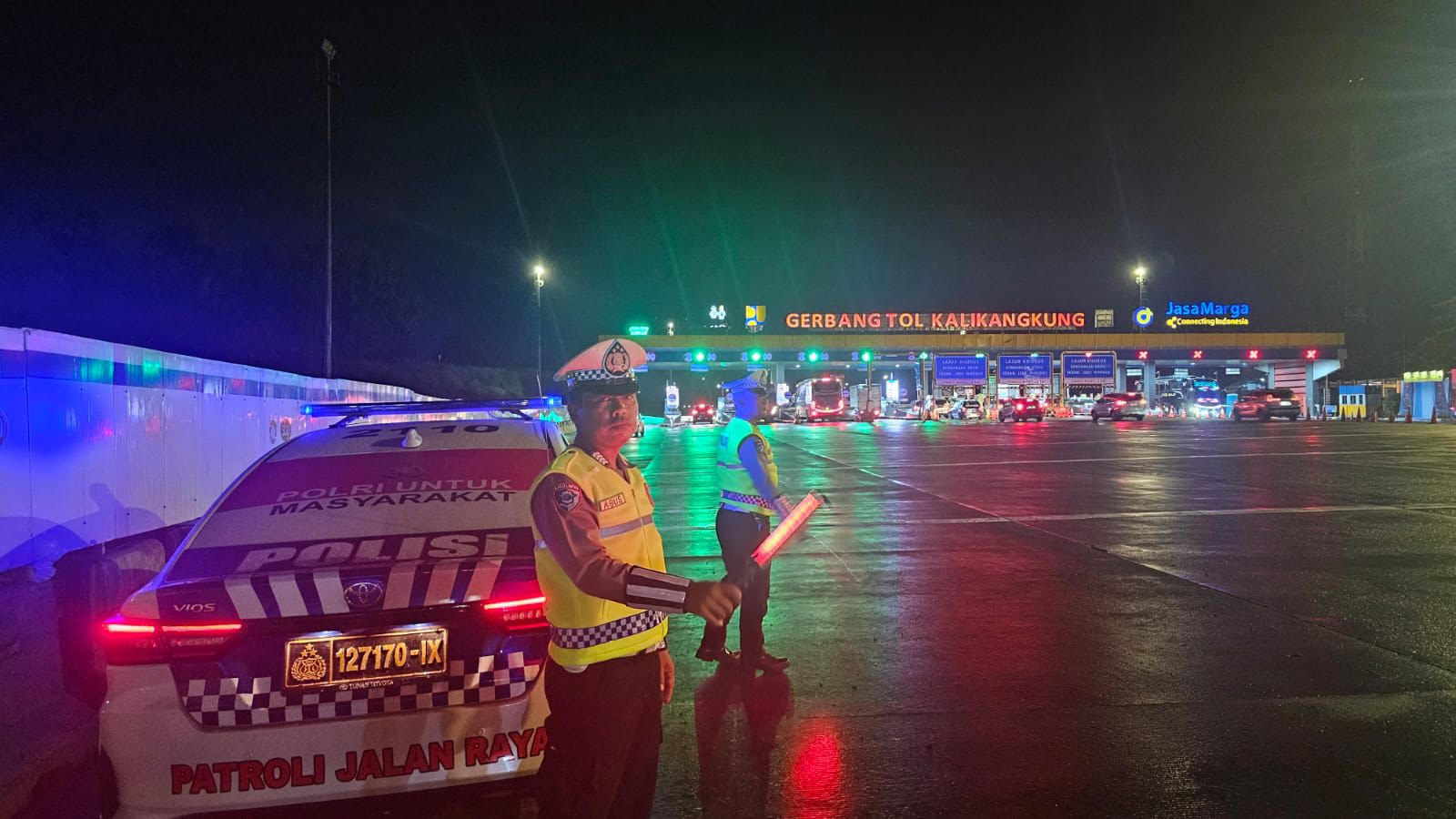 Satgas Operasi Lilin Candi 2025 Polda Jateng memastikan kondisi lalu lintas di sejumlah ruas tol masih terkendali dan belum terjadi kepadatan